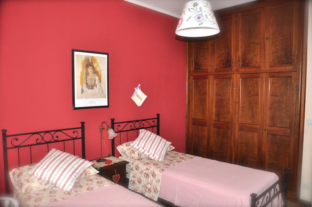 Apartment Montebello Parma Room photo